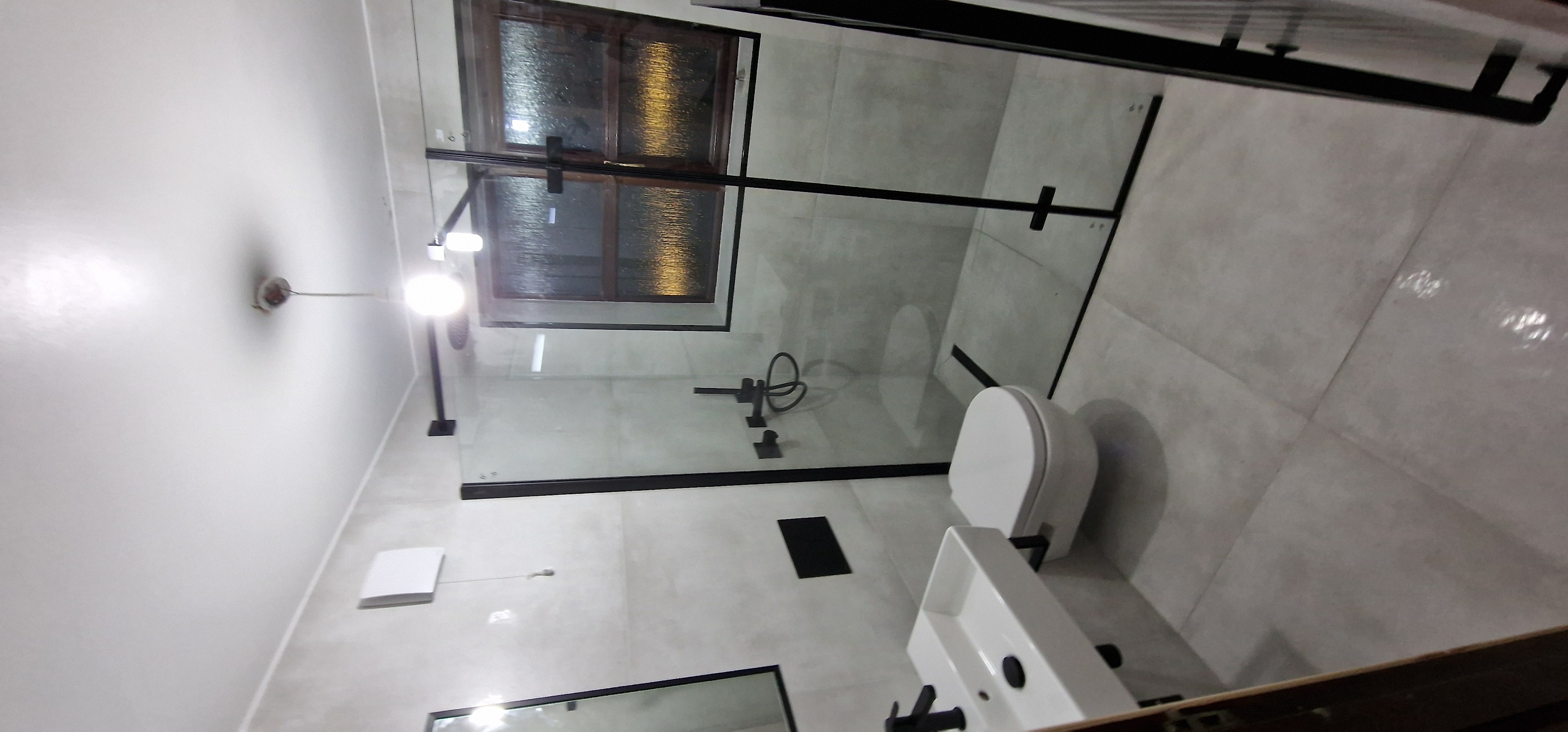 Minimalist Black & White Bathroom Suite - Thumbnail 2