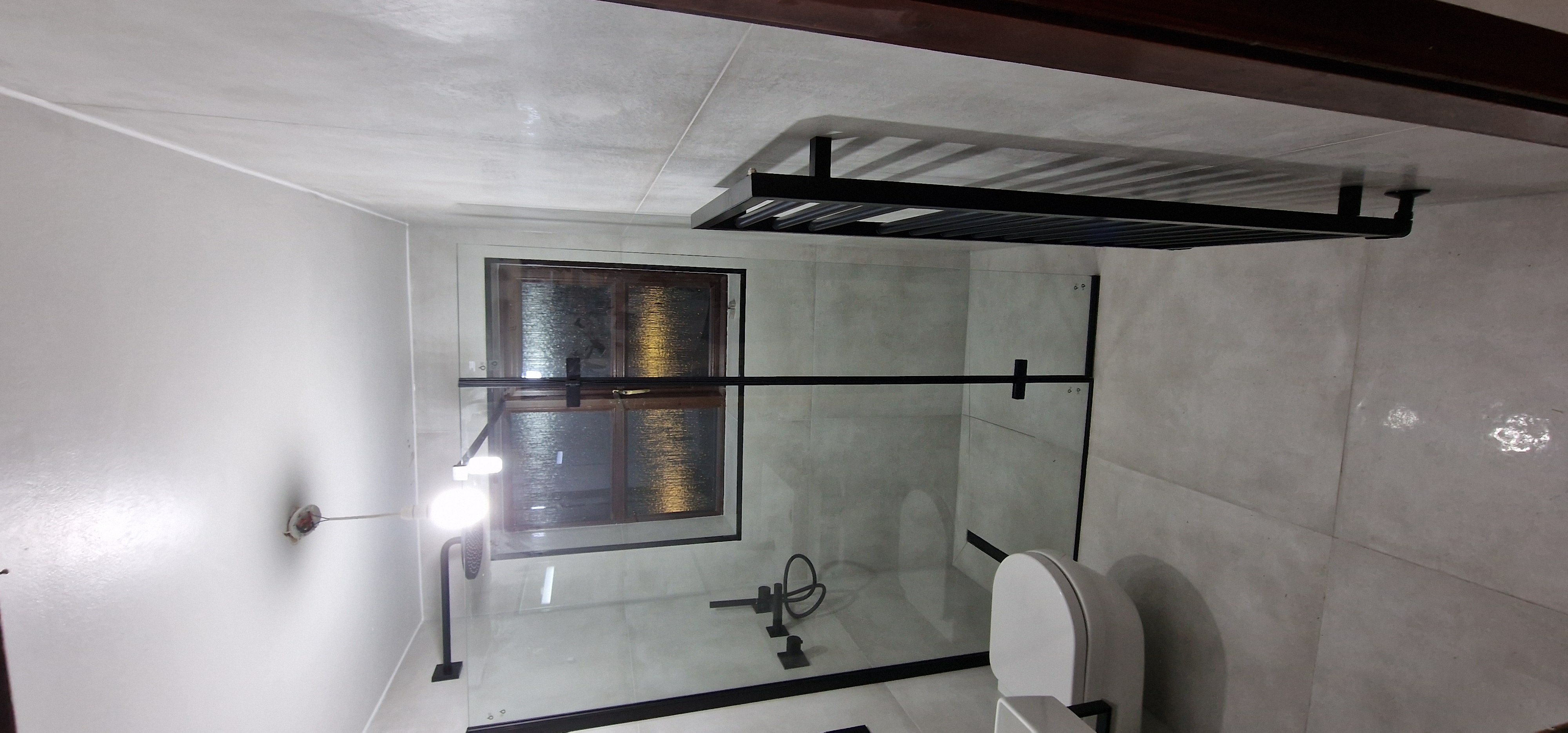 Minimalist Black & White Bathroom Suite